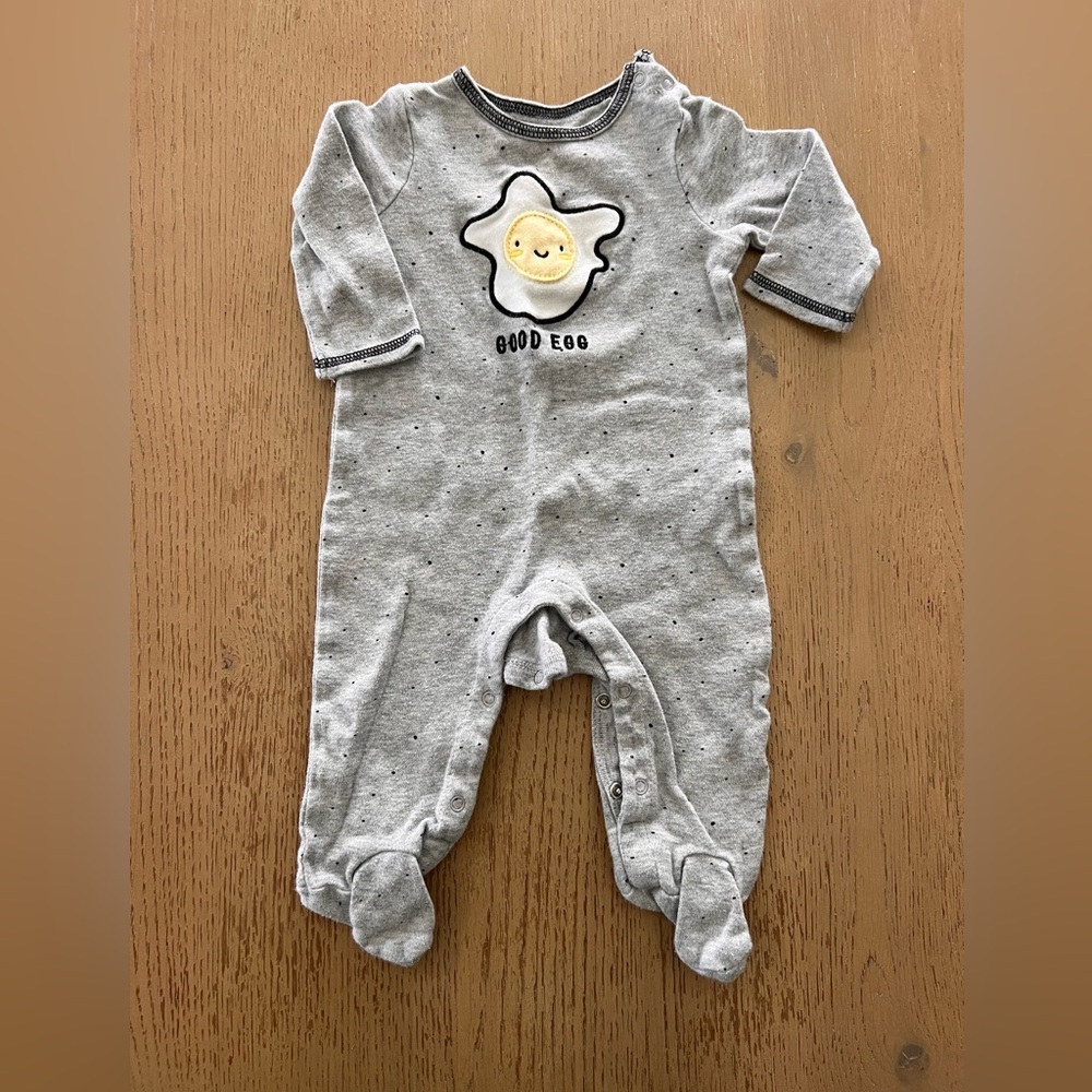 Super cute Boys good egg footie romper sz 3-6 months